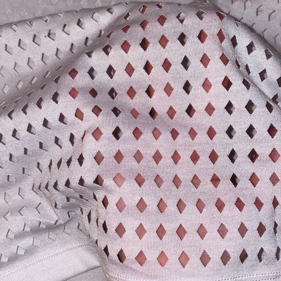 Cute top. Never worn - Picture 3 of 4